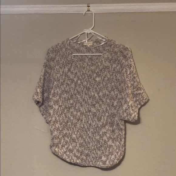 Sweaters - knitted short sleeve sweater